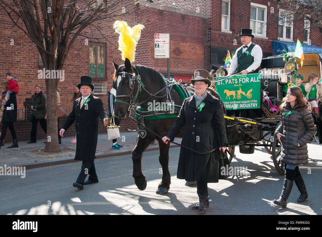 Saint Patrick's Day Parade à Sunnyside, Queens dispose d''atmosphère : où : New York, New York, United States Quand : 06 Mars 2016 Banque D'Images Saint Patrick's Day Parade à Sunnyside, Queens dispose d''atmosphère : où : New York, New York, United States Quand : 06 Mars 2016 Banque D'Images