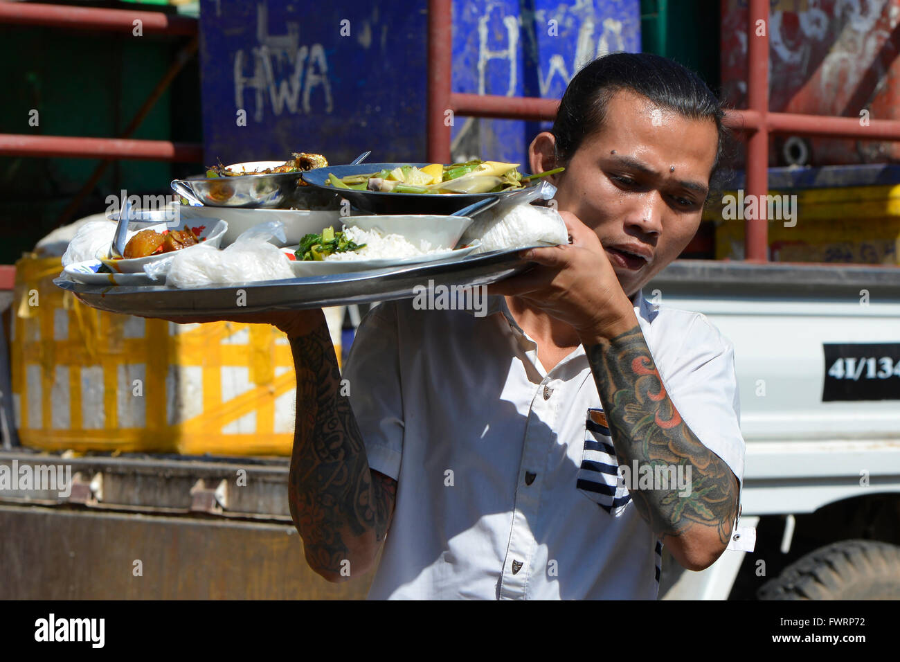 Le déjeuner est servi, pour les travailleurs à Yangon, Myanmar Banque D'Images