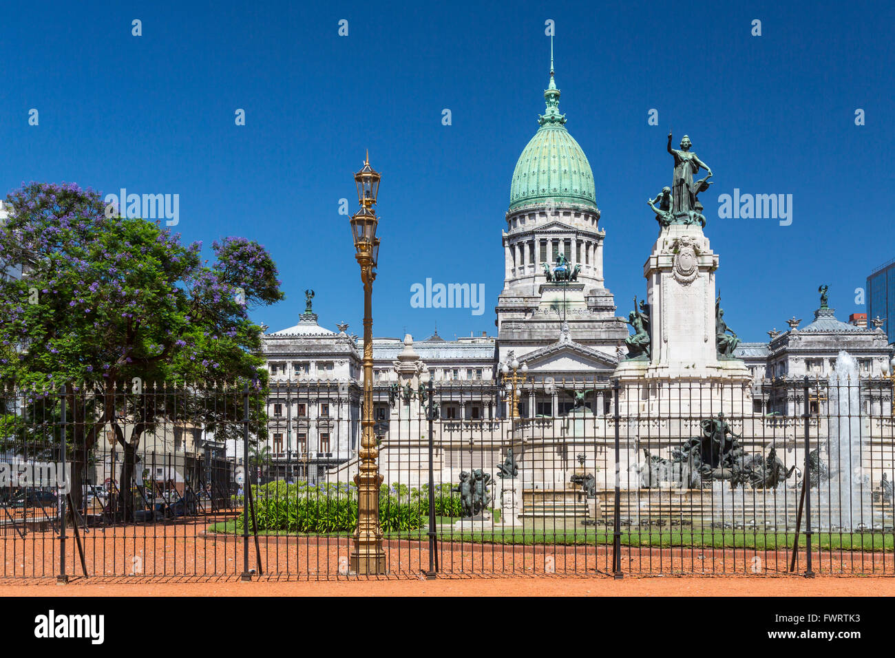 La Plaza Congreso avec le bâtiment du Congrès argentin à Buenos Aires, Argentine, Amérique du Sud. Banque D'Images