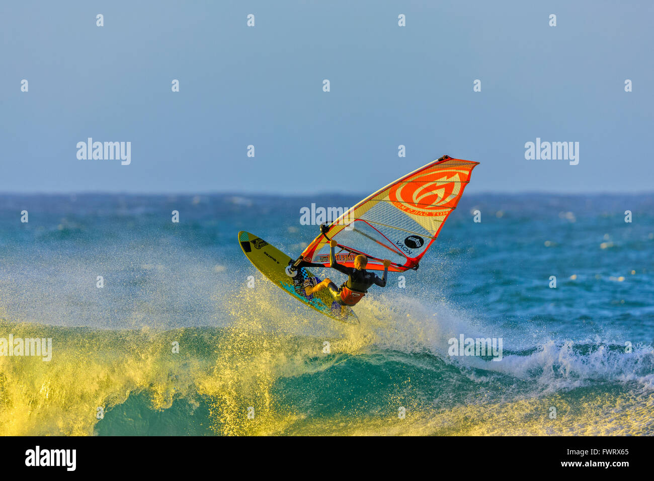 Planche à voile à Ho'okipa Beach, Maui Banque D'Images