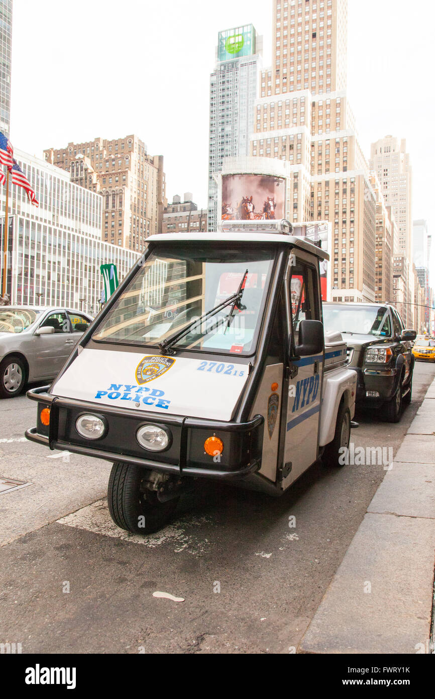 Police New-mètre véhicule à trois roues une femme de chambre,trike Seventh Avenue, New York City, États-Unis d'Amérique. Banque D'Images