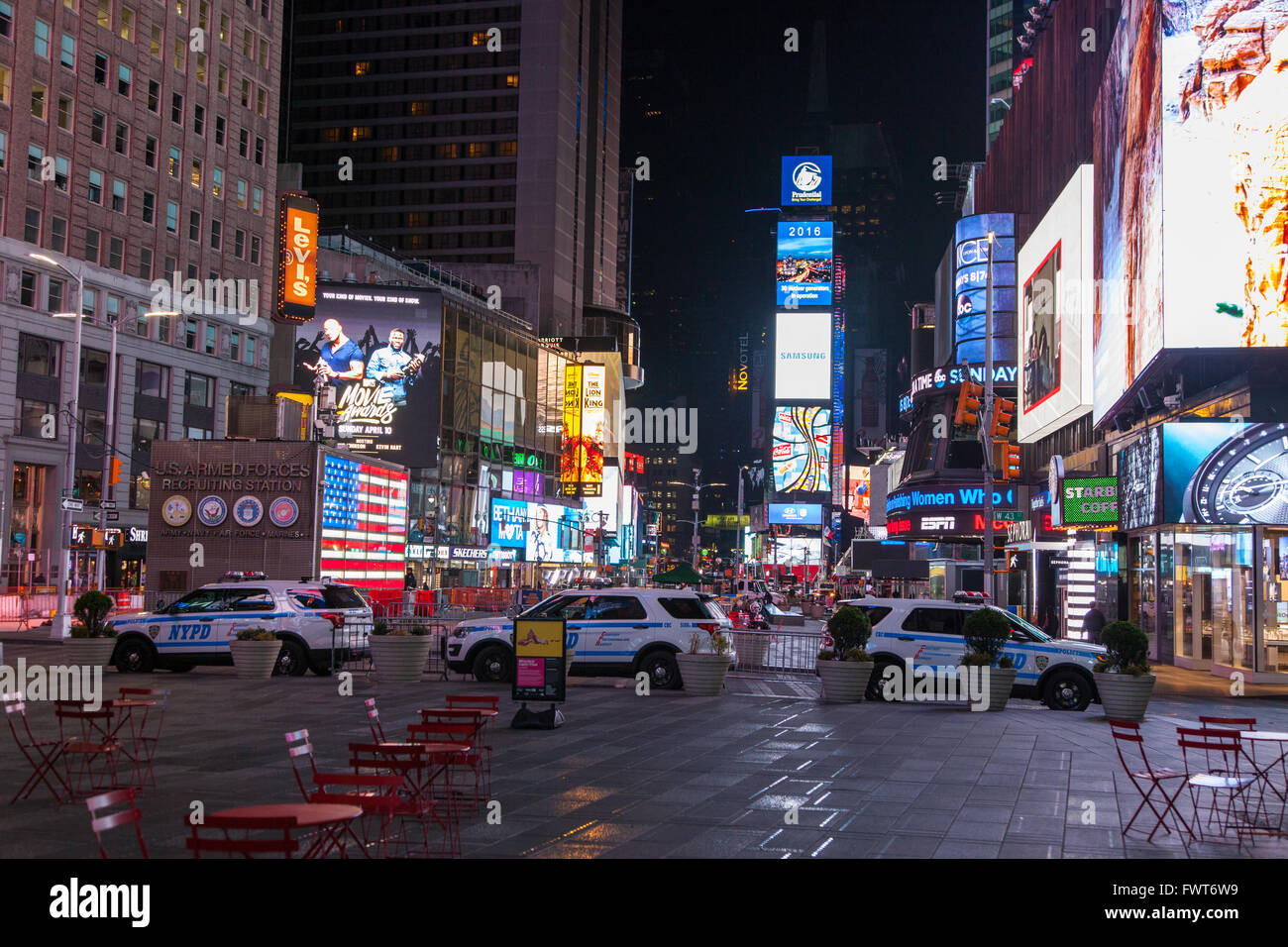Times Square la nuit, Midtown Manhattan , New York City, États-Unis d'Amérique. Banque D'Images