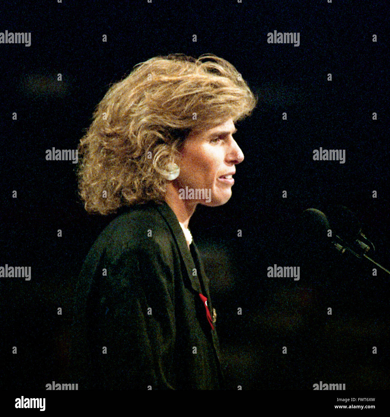 New York, NY, USA,14 Juillet, 1992 Elizabeth Glaser traite de la Convention nationale de nomination démocratique dans le Madison Square Garden. Elizabeth Glaser a été l'un des principaux activistes américains et défenseur des droits de l'enfance mariée à l'acteur et réalisateur Paul Michael Glaser. Elle a contracté le VIH au tout début de l'épidémie de SIDA moderne après avoir reçu une transfusion de sang contaminé par le VIH en 1981 en donnant la vie. Glaser est mort en 1994. Credit : Mark Reinstein Banque D'Images