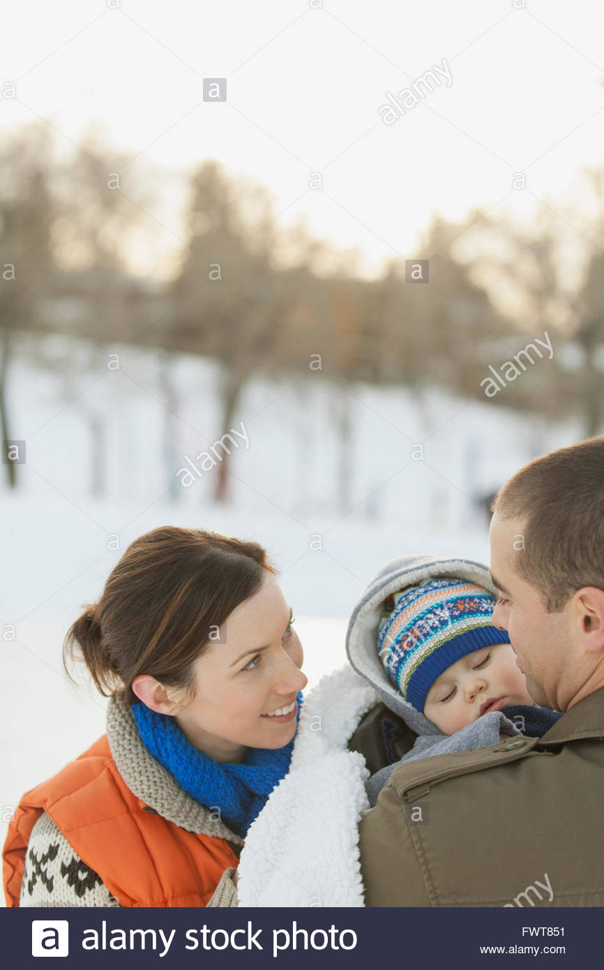 Portrait de famille en plein air en hiver Banque D'Images