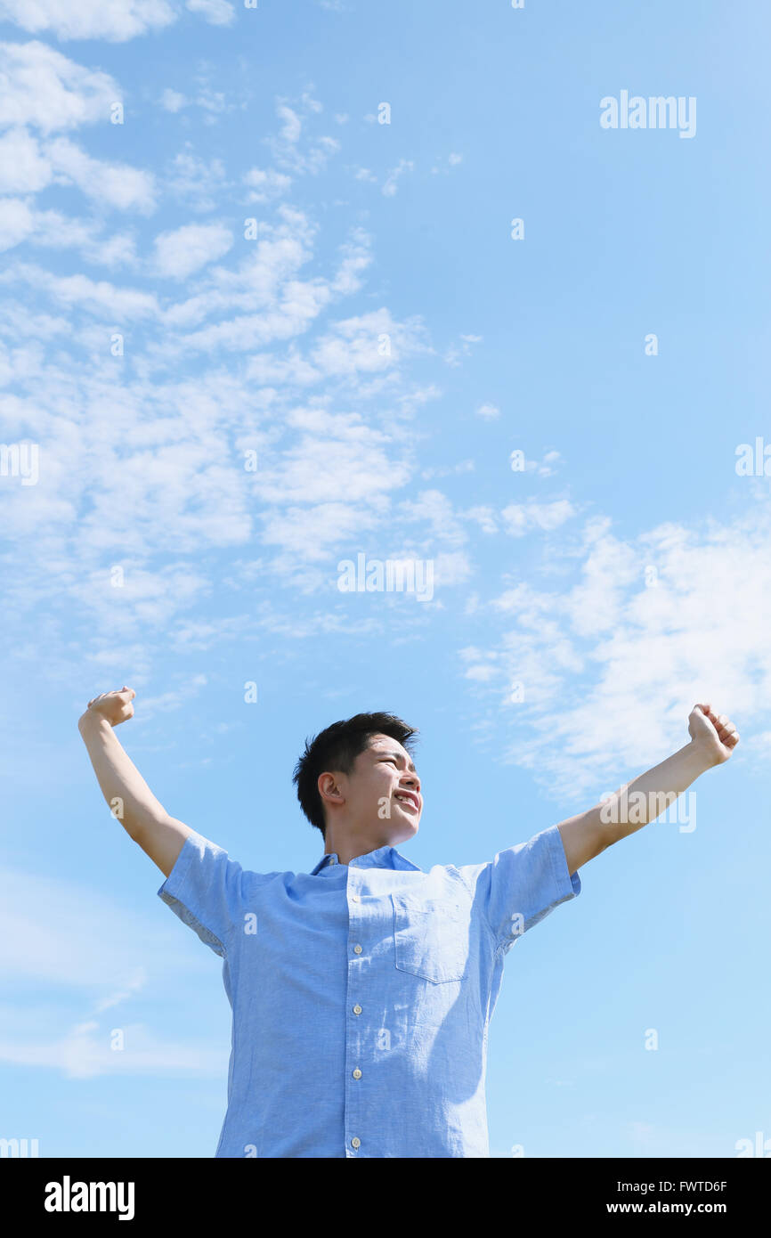 Portrait de jeune homme japonais par la mer Banque D'Images