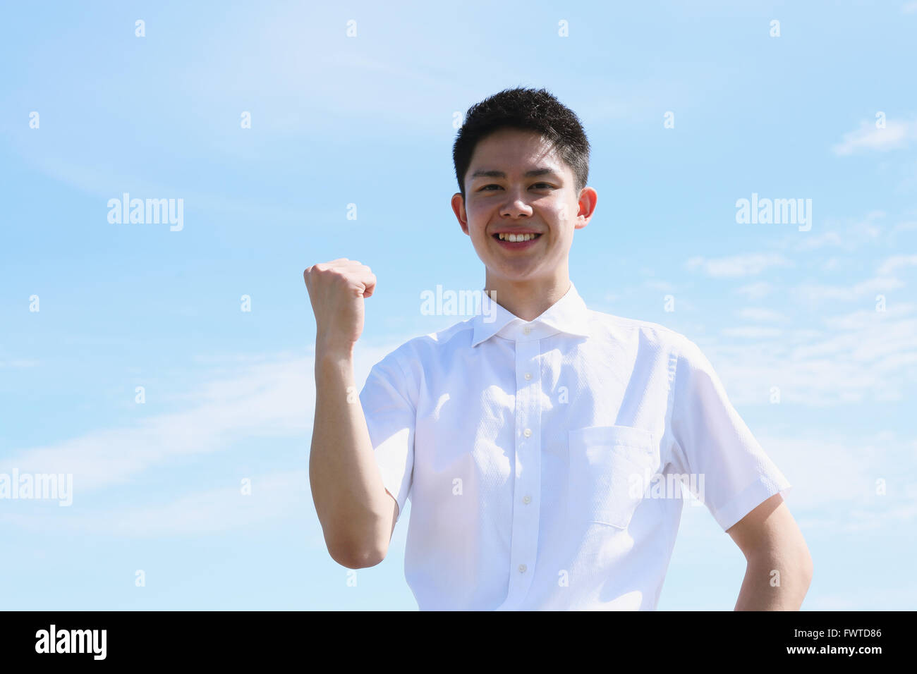 Portrait de jeune homme japonais par la mer Banque D'Images