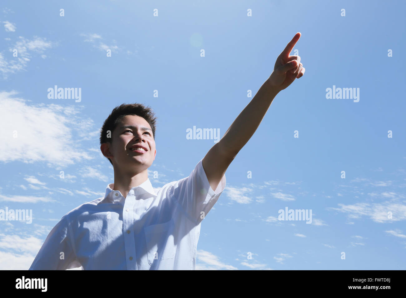 Portrait de jeune homme japonais par la mer Banque D'Images