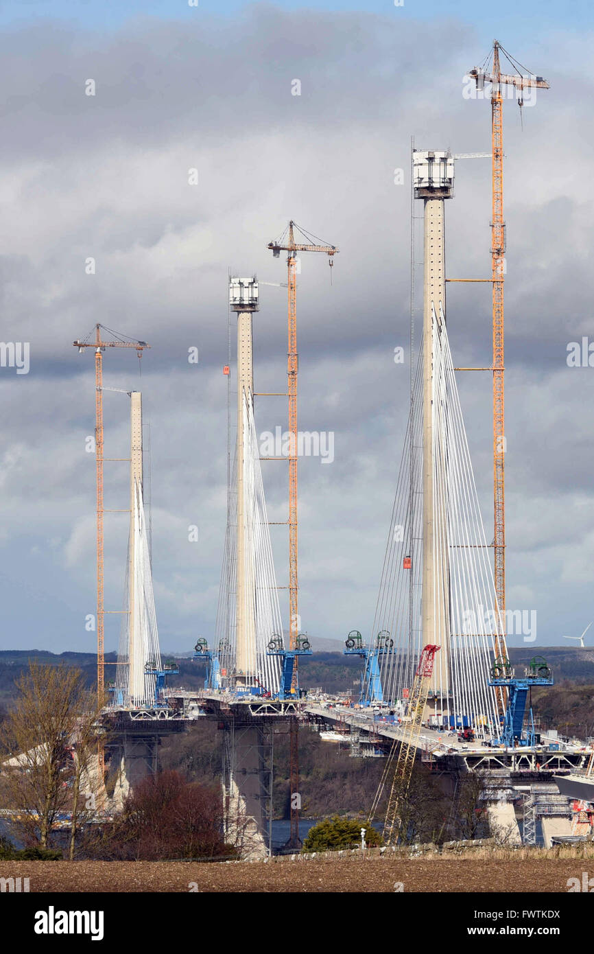 Edinburgh, Ecosse, Royaume-Uni, 06, avril 2016. La nouvelle Queensferry Crossing road pont sur le Forth Estuary vue f Banque D'Images