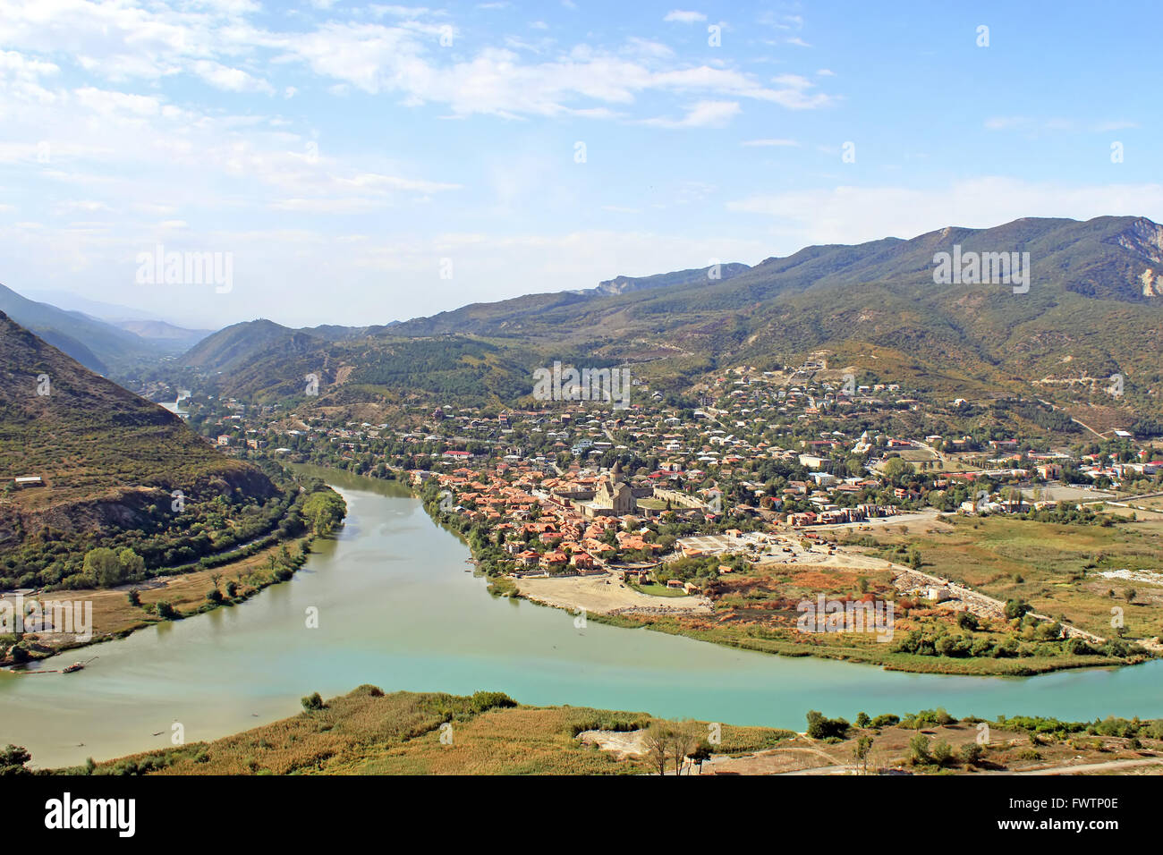 Avis de Mtskheta et River Junction, sur la montagne, Mtskheta (Géorgie) Banque D'Images