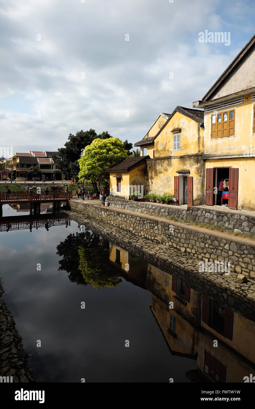 Vieille ville de Hoian, ancienne maison avec toit de tuiles, ancien architecte, ce lieu est le patrimoine de pays, ville sympa avec environnement Banque D'Images