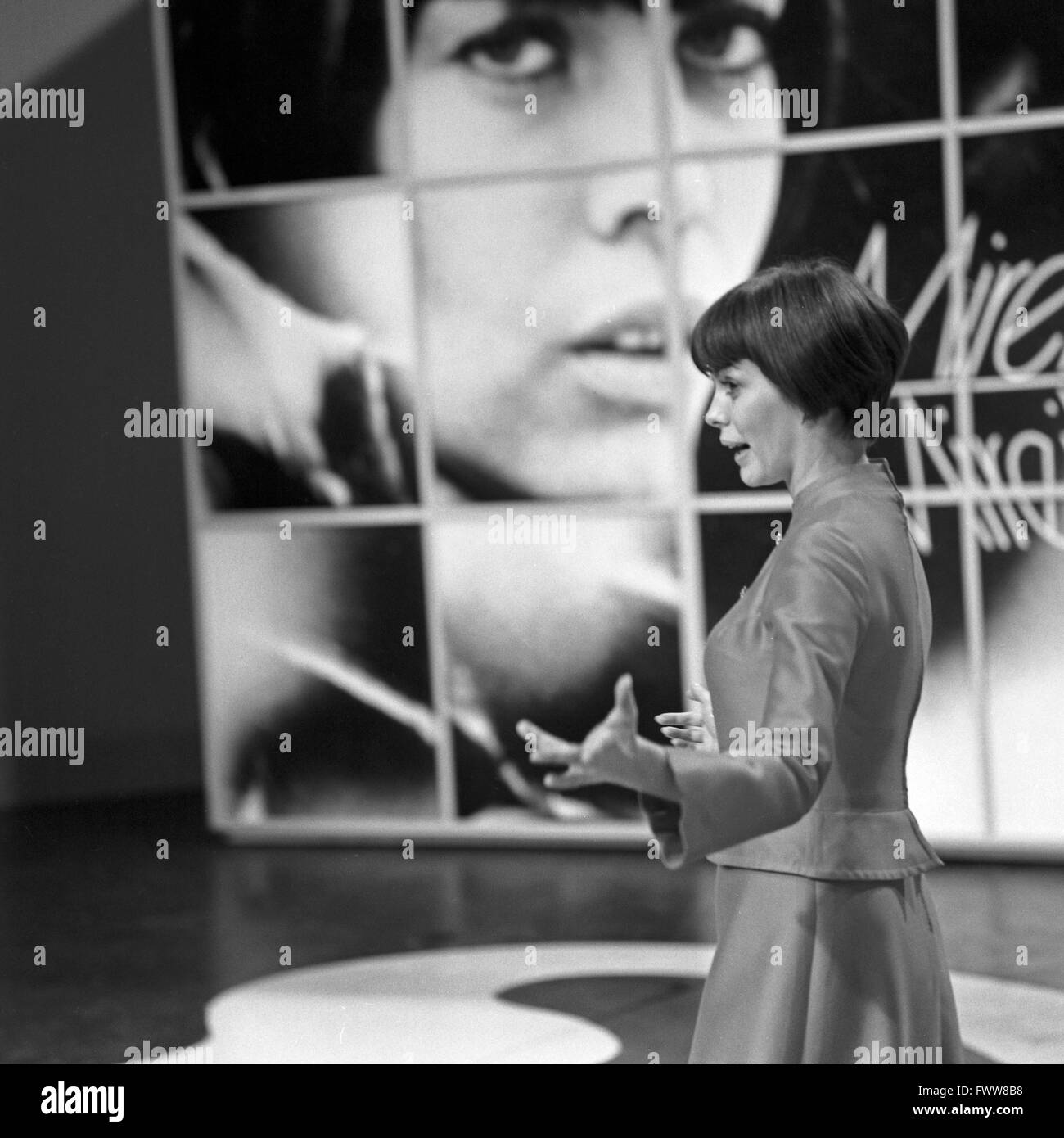 Französische Sängerin Mireille Mathieu, Deutschland 1960 er Jahre. La chanteuse française Mireille Mathieu, l'Allemagne des années 1960. Banque D'Images