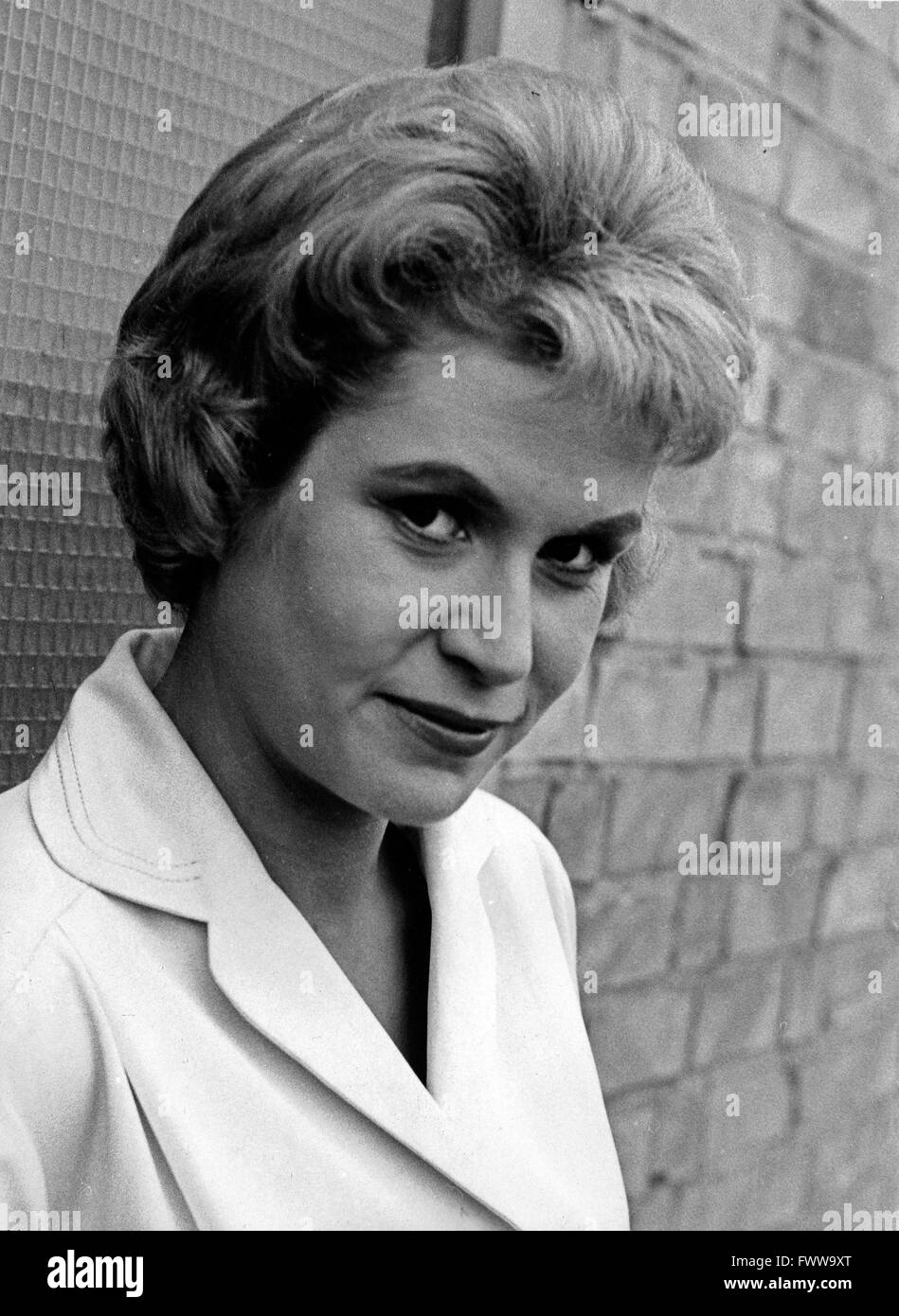 Deutsche Schauspielerin Heliane Bei, Deutschland 1950er Jahre. L'actrice allemande Heliane Bei, l'Allemagne des années 1950. Banque D'Images