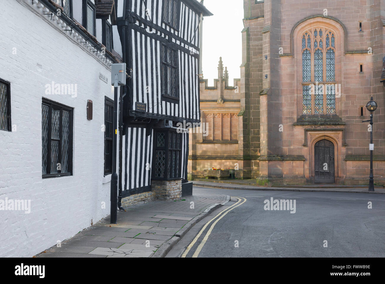 Stratford Upon Avon médiéval, vue sur le coin de High Street et Ely Street dans le centre de Stratford Upon Avon, Angleterre, Royaume-Uni. Banque D'Images Stratford Upon Avon médiéval, vue sur le coin de High Street et Ely Street dans le centre de Stratford Upon Avon, Angleterre, Royaume-Uni. Banque D'Images