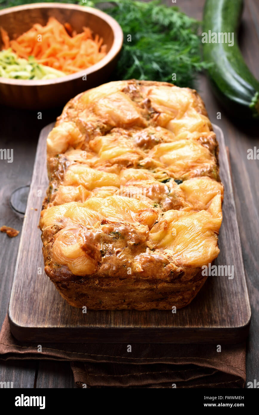Gateau De Legumes Avec Les Courgettes Les Carottes Et Le Fromage Photo Stock Alamy
