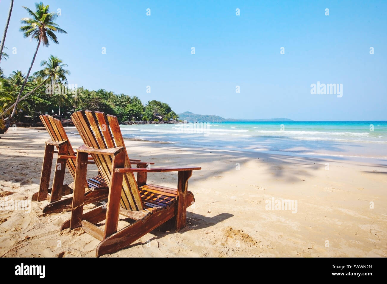 Vacances tropicales d'été, beach hotel en journée ensoleillée, les vacances sur Paradise Island, l'arrière-plan avec place pour le texte Banque D'Images