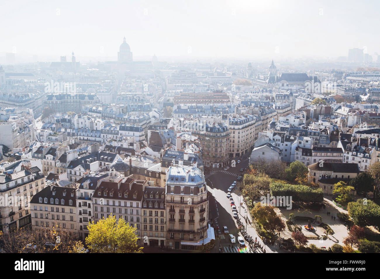 Architecture de Paris, belle vue panoramique sur les toits du centre-ville, Banque D'Images