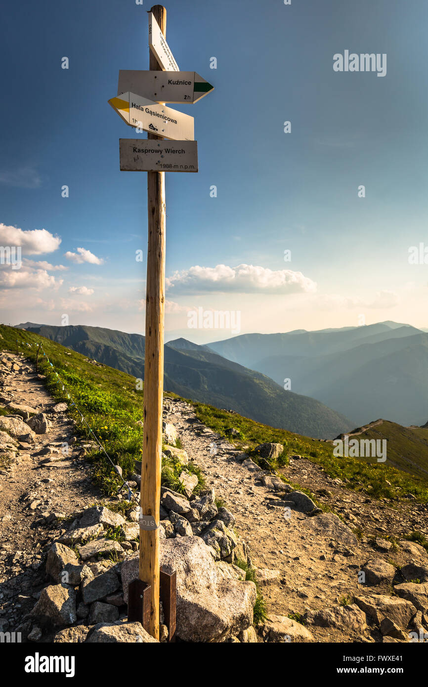 Signe des sentiers dans les montagnes des Tatras Banque D'Images