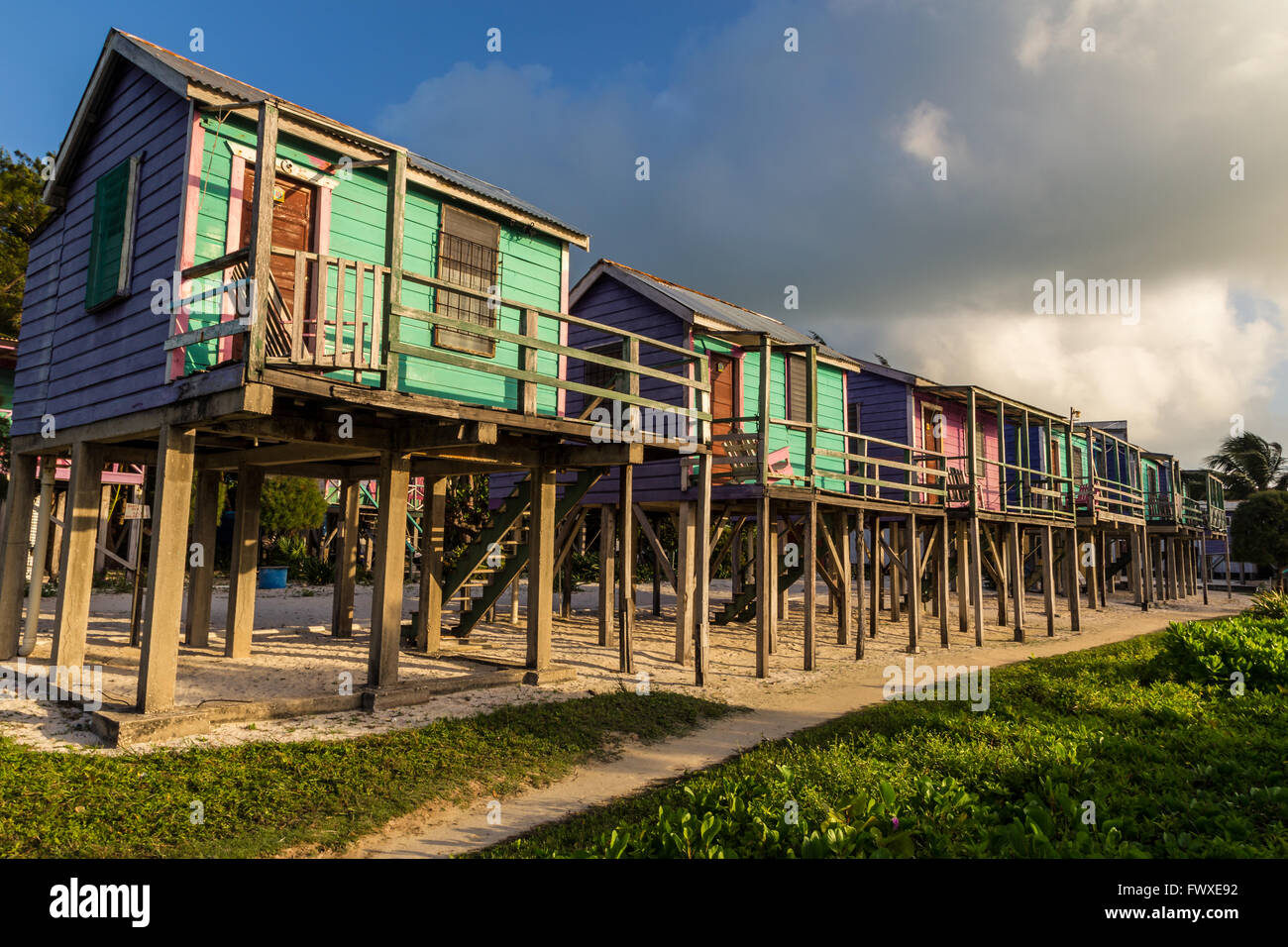 Maisons en bois sur pilotis sur la plage Banque de photographies et d — free download