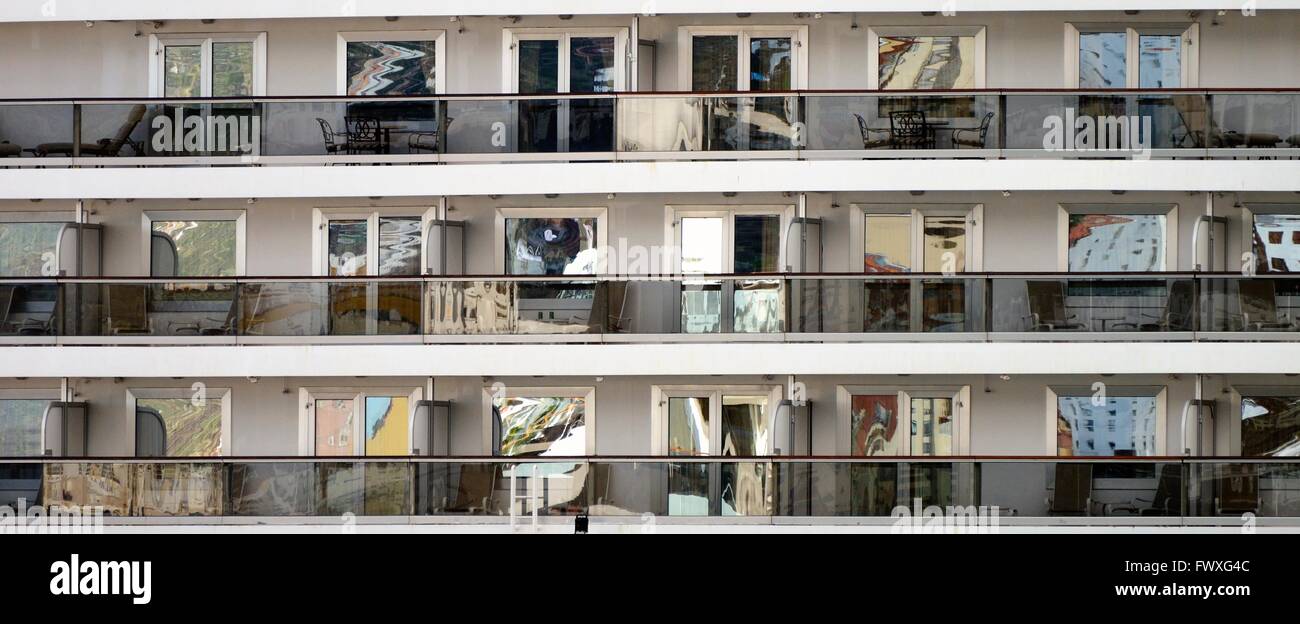 Un balcon sur un bateau de croisière Banque D'Images
