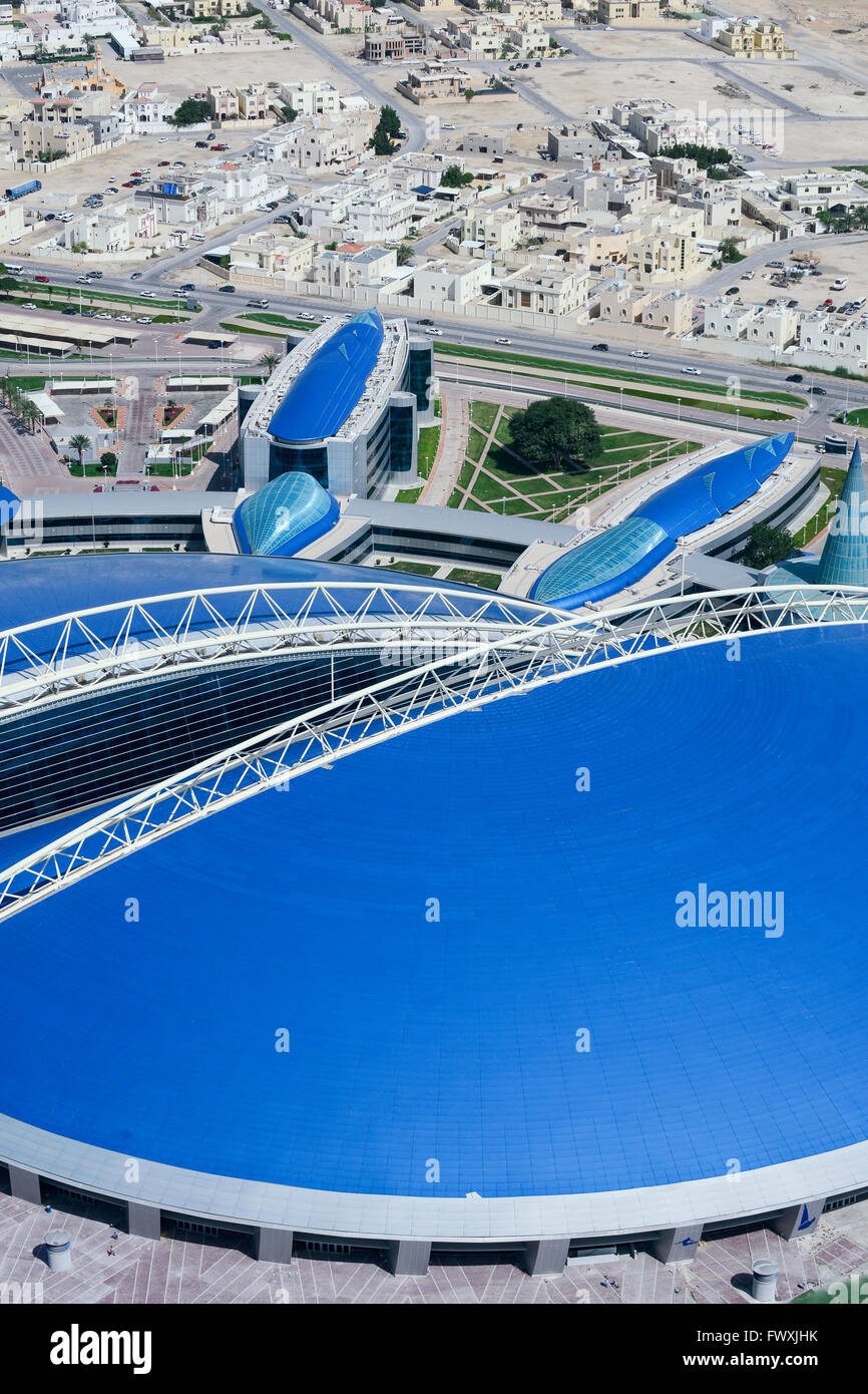 QATAR, Doha, dôme Aspire, sportspark à Khalifa International Stadium pour  FIFA World Cup 2022, construit par l'entrepreneur midmac et Sixt contrat /  KATAR, Doha, dôme Aspire, Sportpark am Khalifa International Stadium fuer