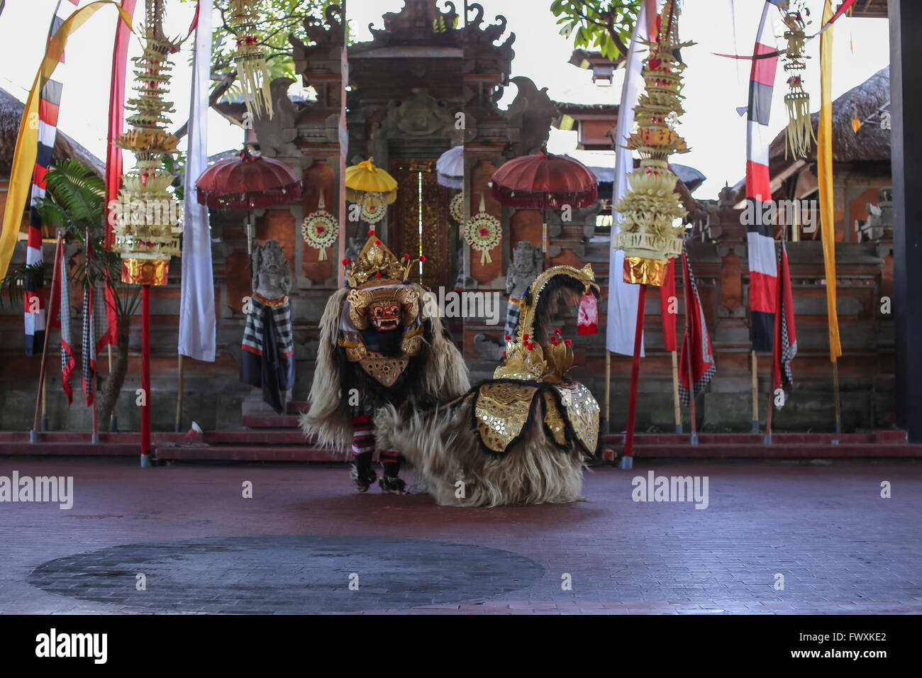 UBUD, BALI, INDONÉSIE - 20 SEPTEMBRE : Legong danse traditionnelle et Barong est effectué par des acteurs professionnels à Ubud Pala Banque D'Images