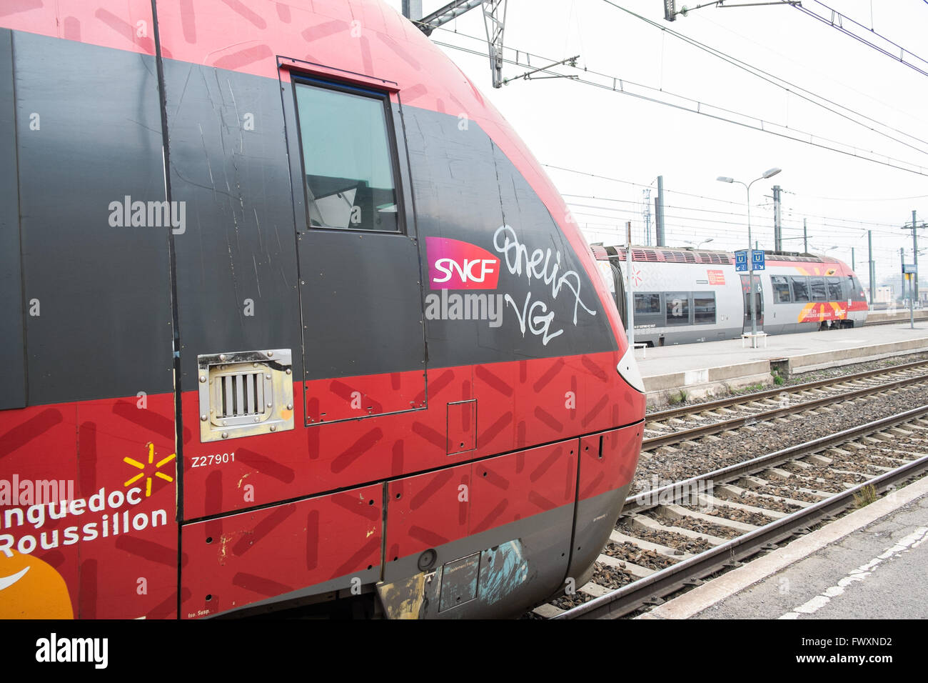 TER (Transports Express Régionaux) train à la gare de Narbonne, Aude, sud de la France. Banque D'Images