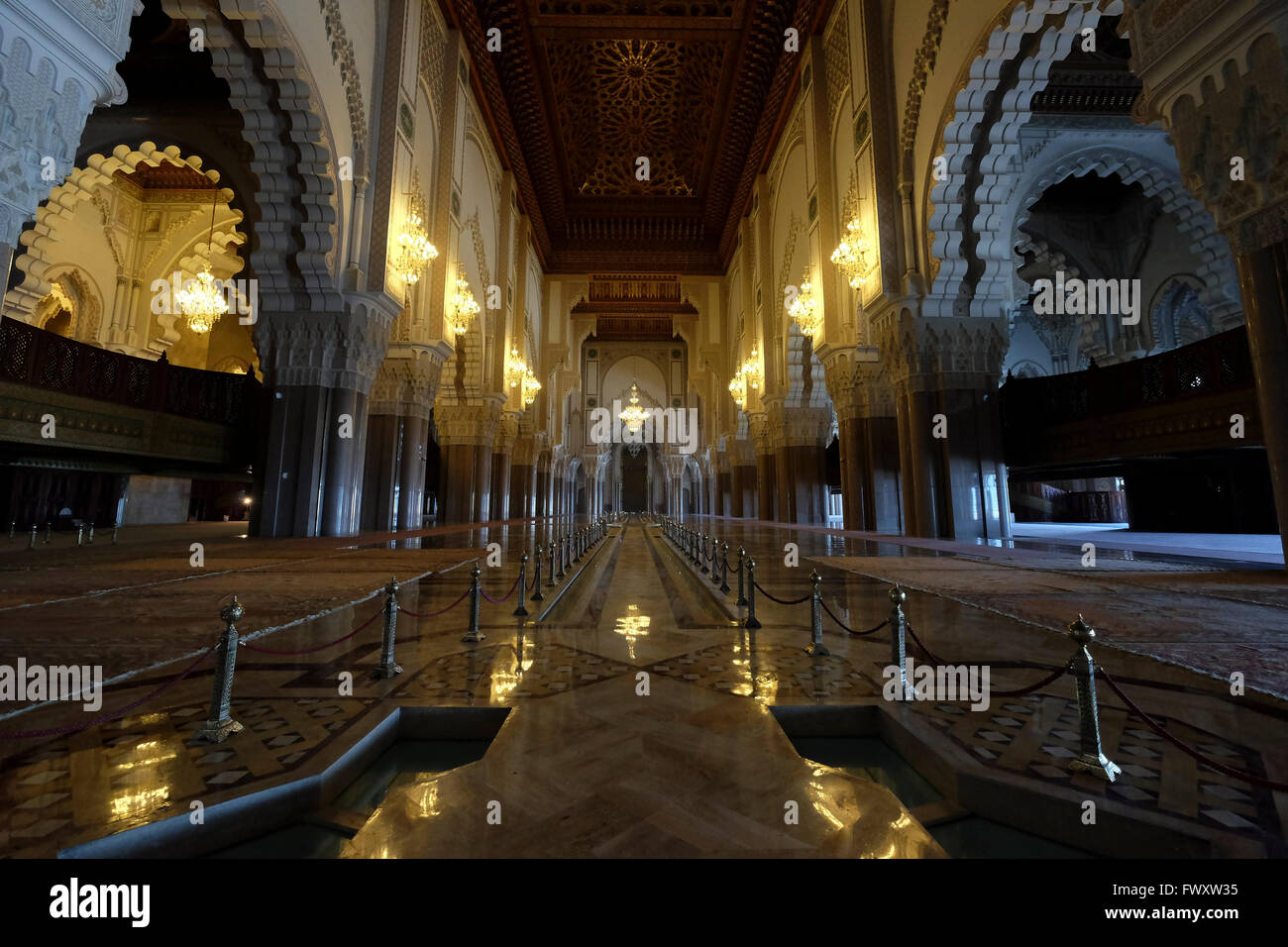 Intérieur de la mosquée de Koutoubia, Marrakech, Maroc Banque D'Images