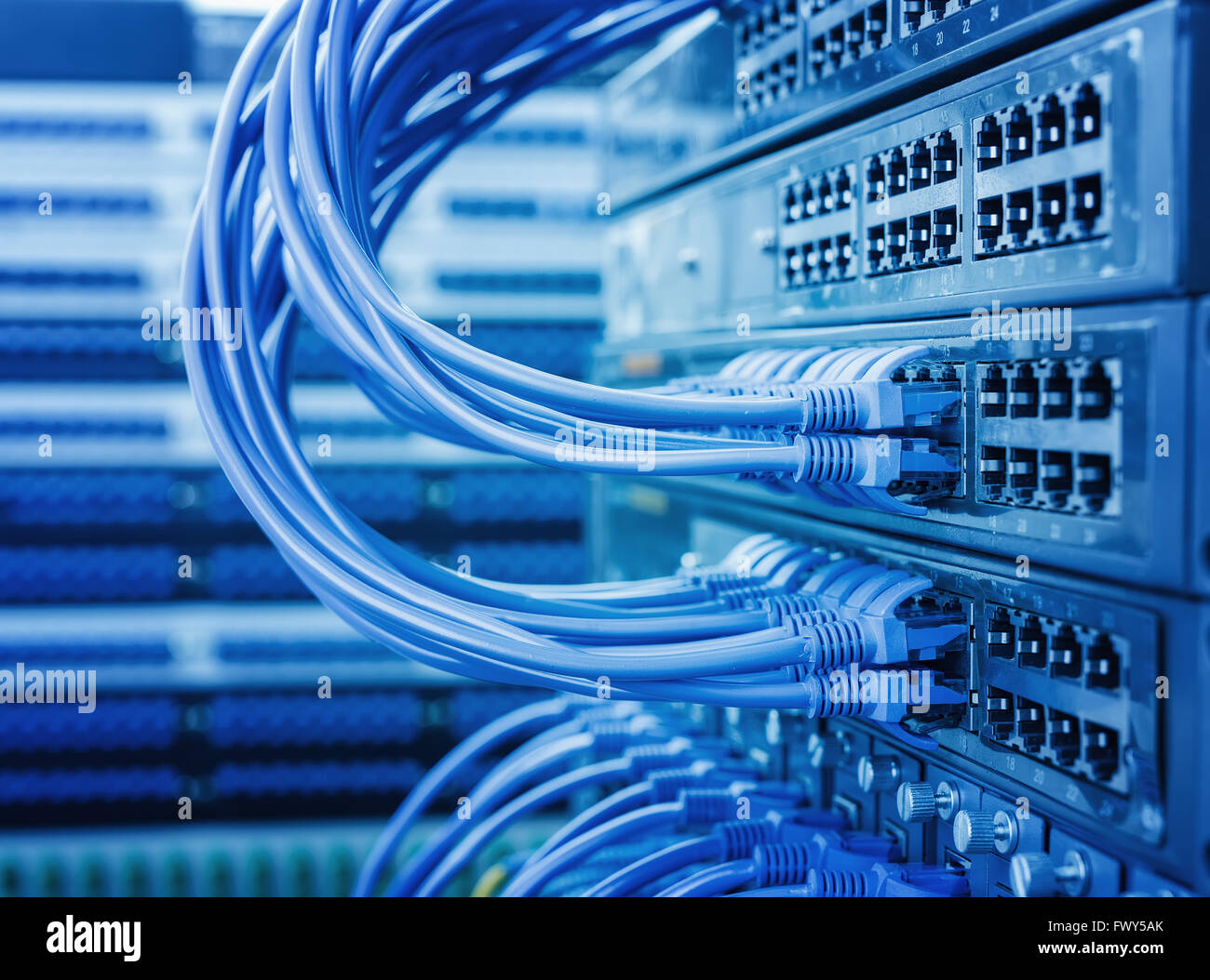 Réseau informatique Technologie de l'information, télécommunication câbles Ethernet connectés à Internet. Banque D'Images