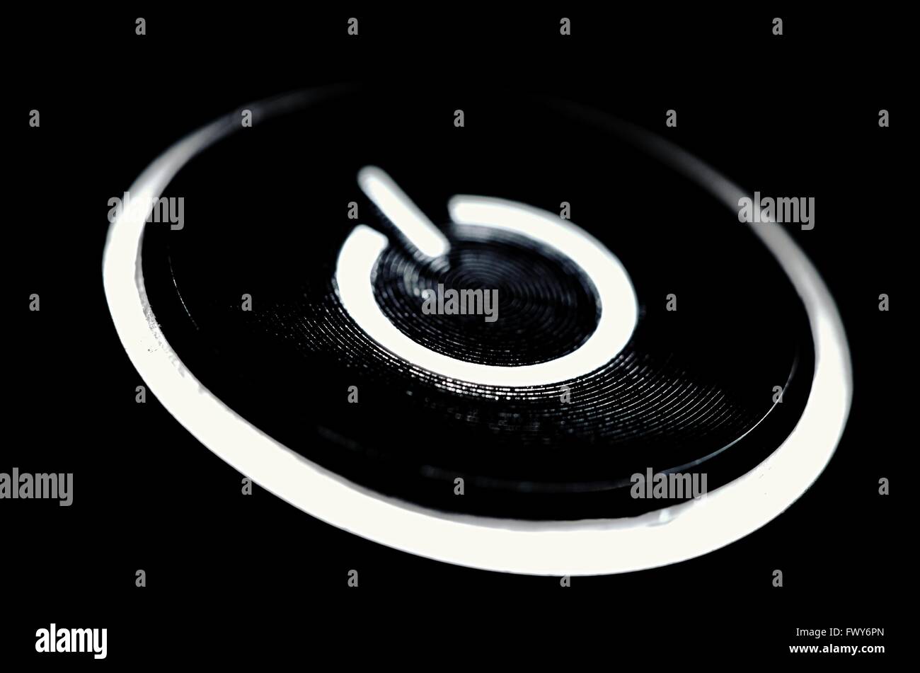 Le bouton coloré d'une cafetière, de la lumière sur le symbole off Banque D'Images