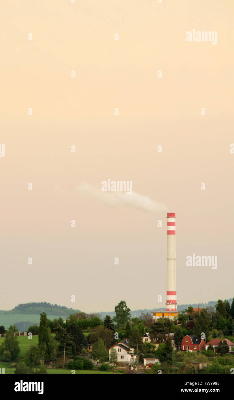 Au coucher du soleil paysage Ville de fumée, à pile. Banque D'Images