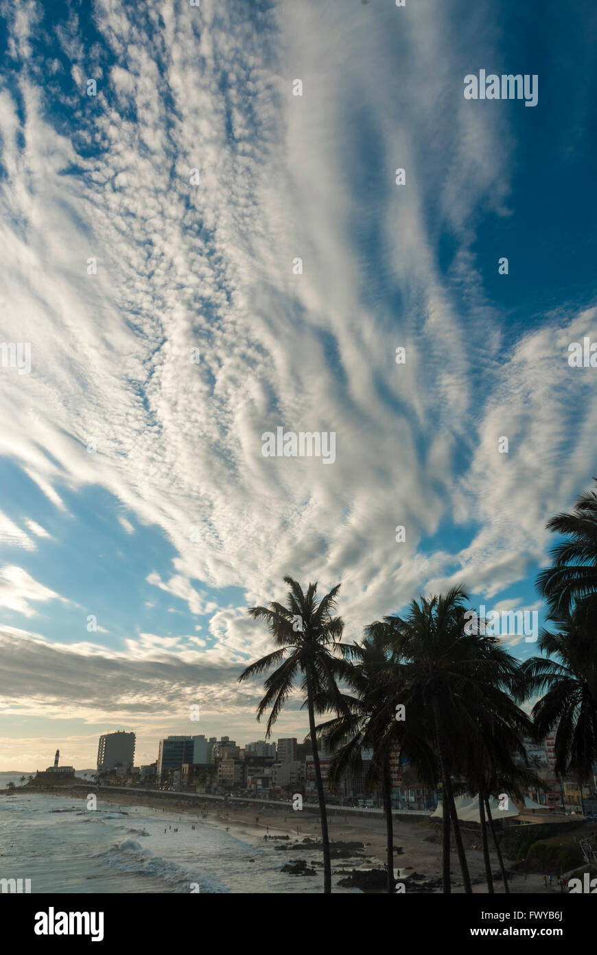 Vue sur Farol da Barra (phare de Barra) depuis Morro do Cristo (colline du Christ), Salvador, Bahia, Brésil Banque D'Images