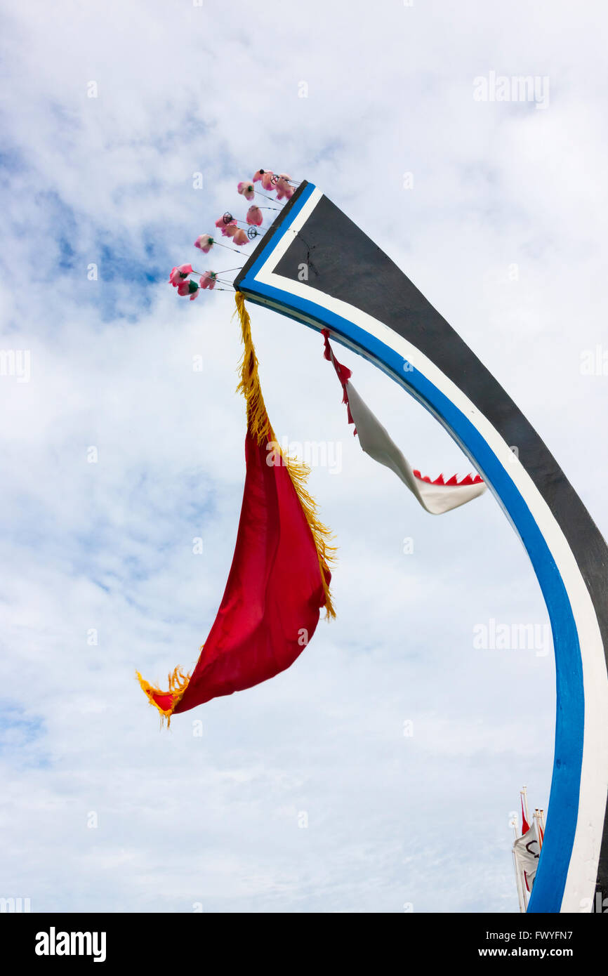 Les drapeaux sur la proue d'un bateau local Dhonis (Maldives), Maldives Banque D'Images