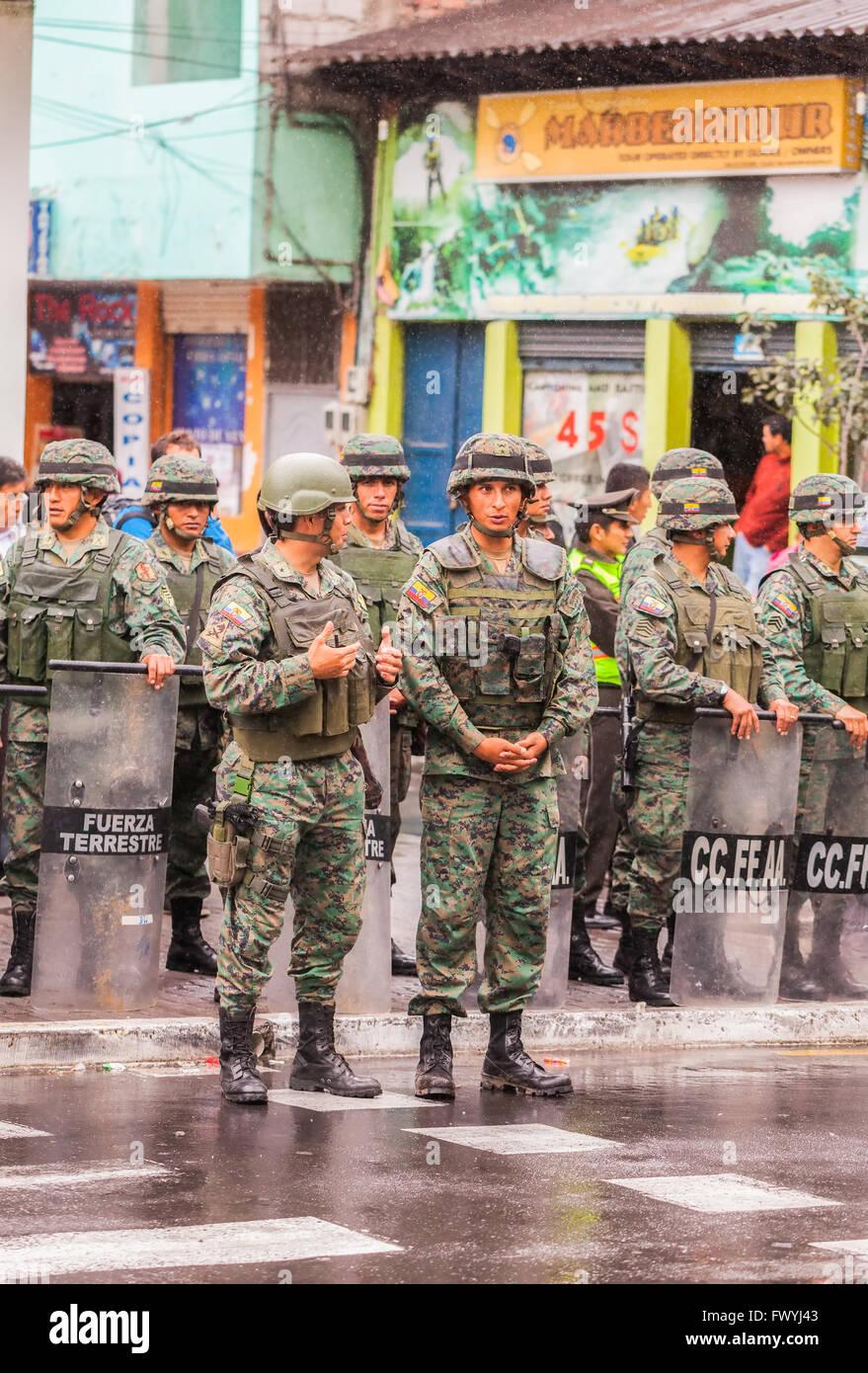 Banos de Agua Santa - 18 juin 2015 : l'Armée équatorienne pour accueillir le président de l'Équateur en Banos de Agua Santa Le 18 juin Banque D'Images
