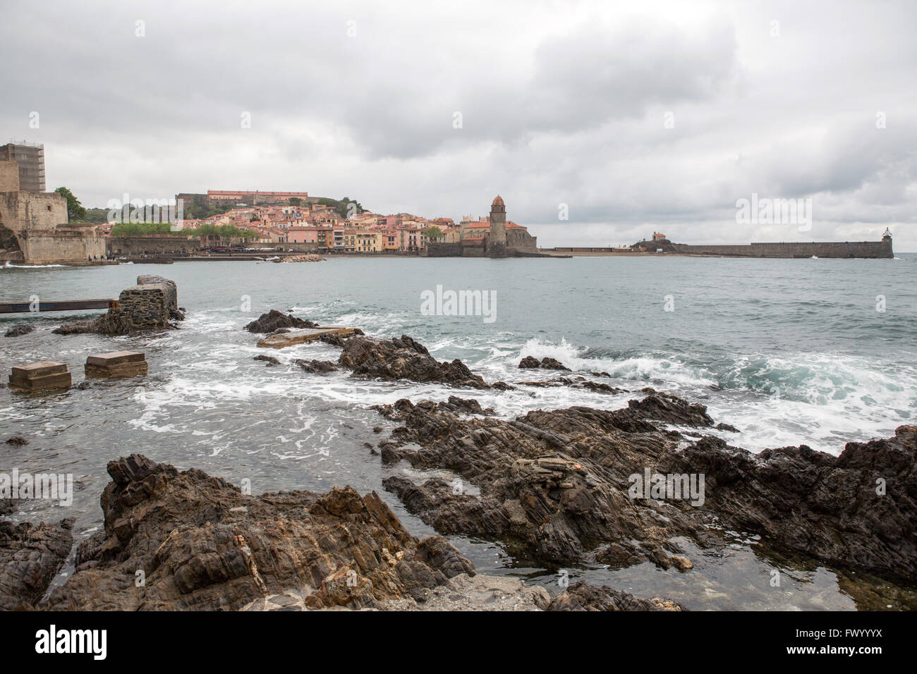 La ville de Collioure et la baie en France Banque D'Images