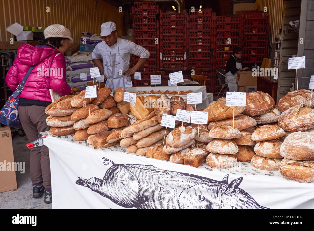 Boulangerie traditionnelle au Druid Street Market dans Bermondsey, Londres Angleterre Royaume-Uni UK Banque D'Images