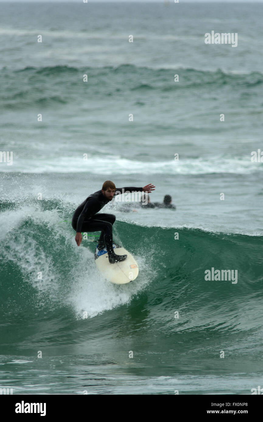 Surf à Praia da Ingrina Banque D'Images