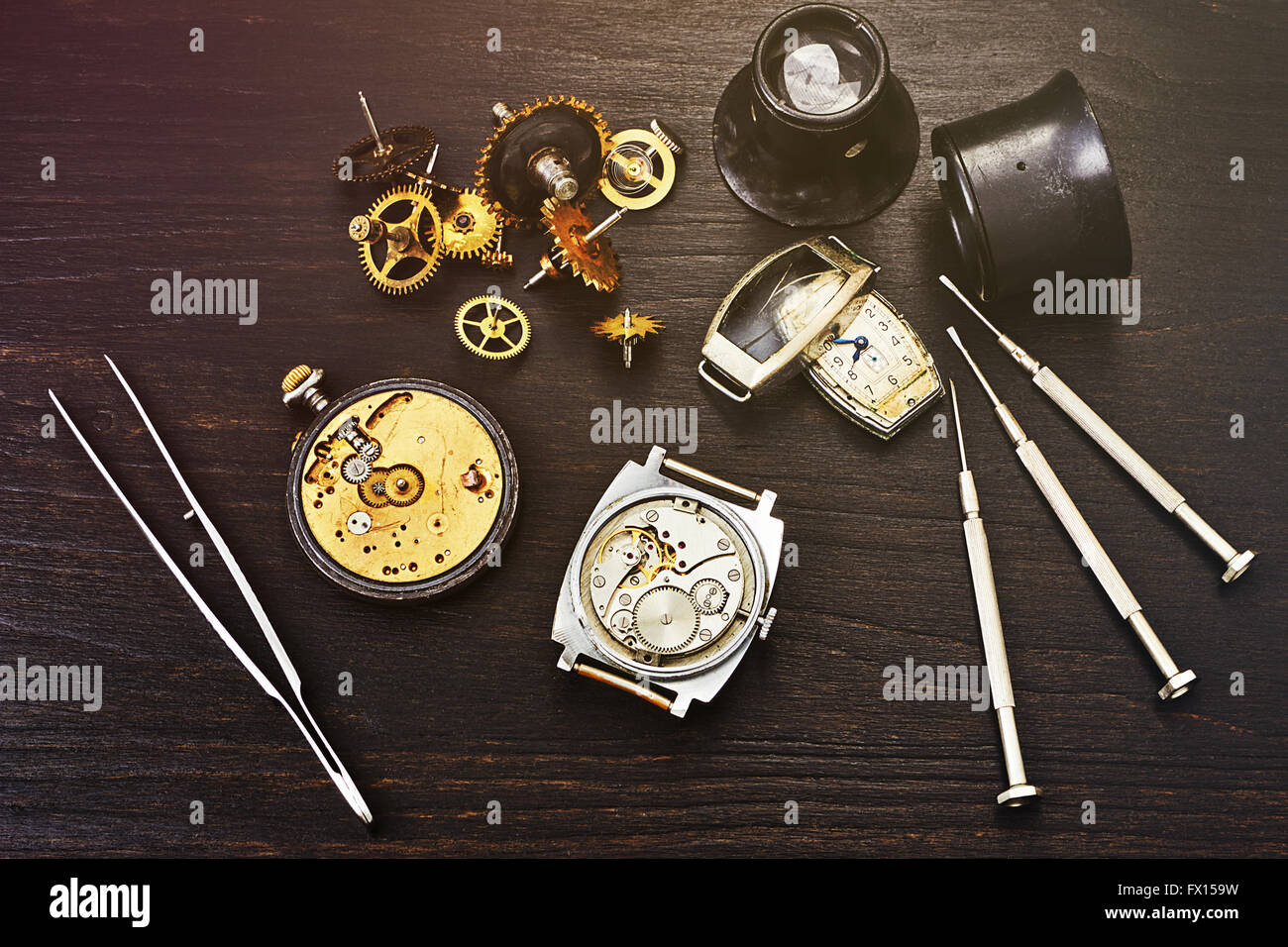 Réparation des anciennes montres mécaniques et d'outils pour la réparation Banque D'Images