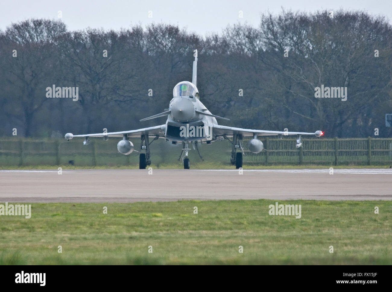 L'Eurofighter Typhoon de la RAF se prépare au décollage. jet de combat de la puissance aérienne de la défense de l'aviation militaire avions de vol de l'OTAN Banque D'Images