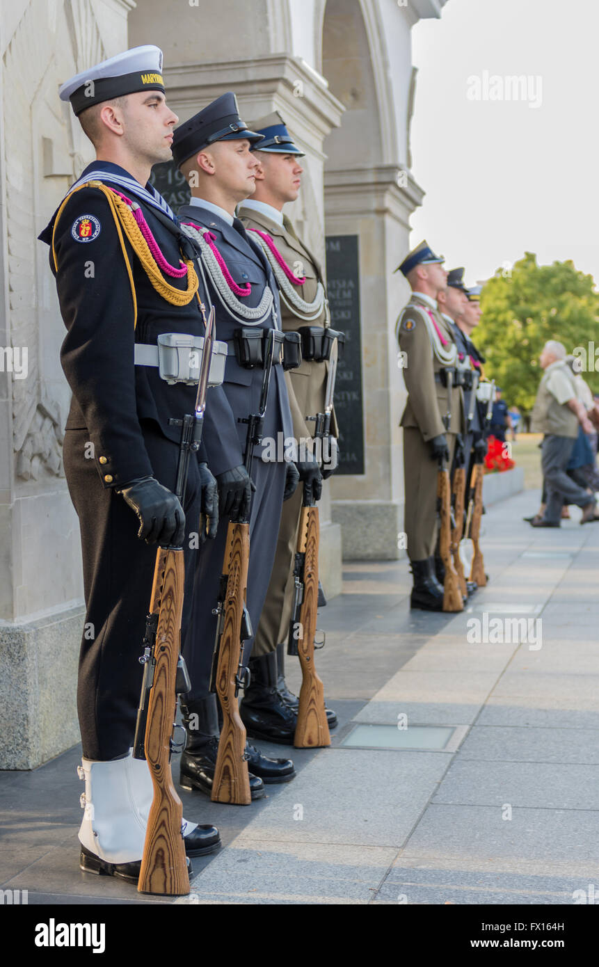 Garde d'honneur sur la Tombe du Soldat inconnu, Varsovie, Pologne Banque D'Images