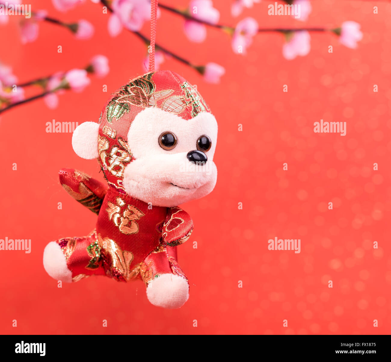 Nouvel an chinois jouet ornements de singe sur fond de fête Banque D'Images