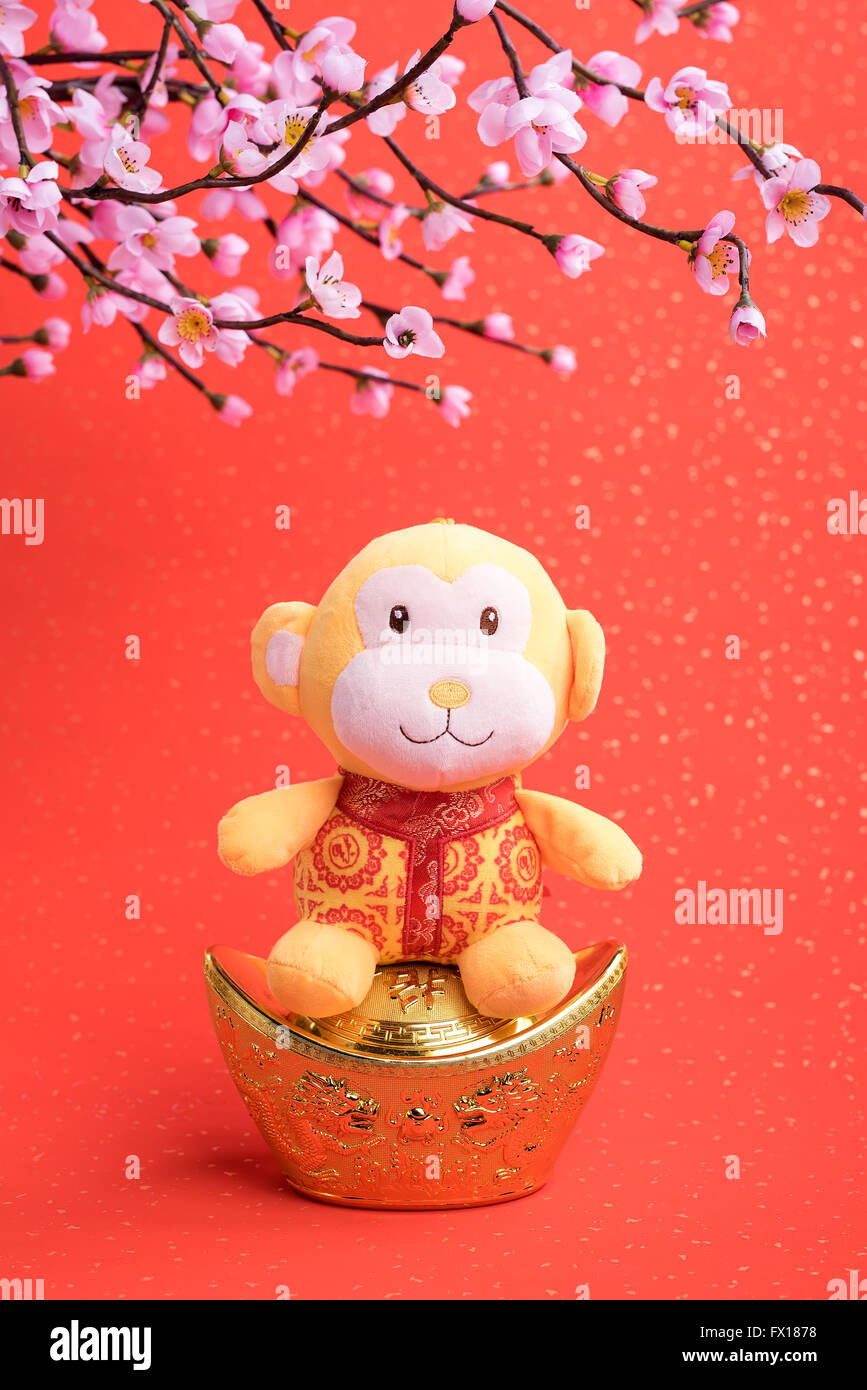 Nouvel an chinois jouet ornements de singe sur fond de fête Banque D'Images