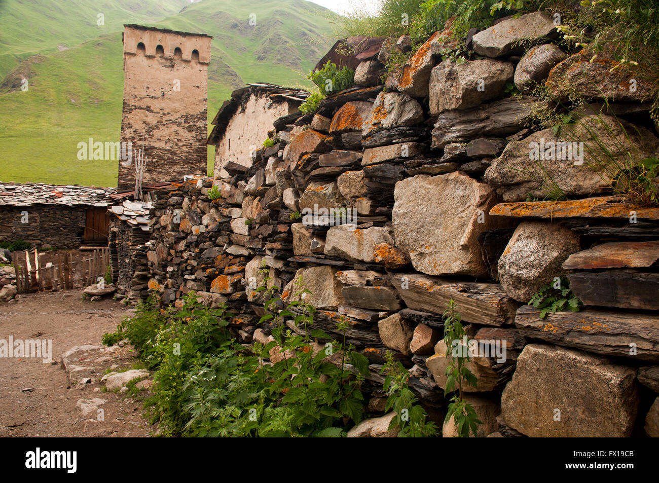 Ushguli ou Ushkuli est une communauté de villages situés à la tête de la gorge d'Enguri dans Upper Svaneti, Georgia. Banque D'Images