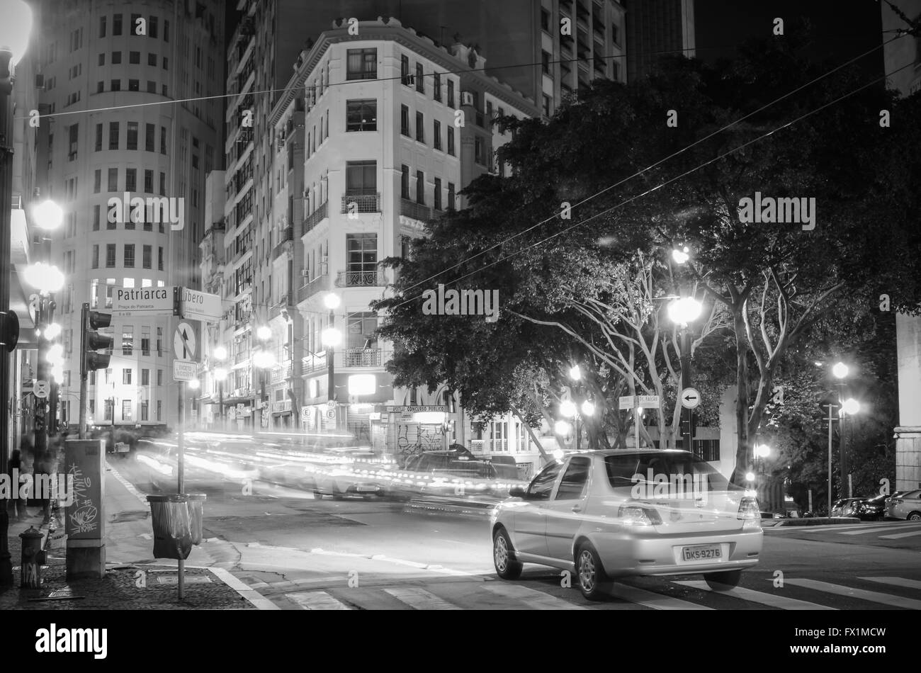 Sao Paulo, Brésil - le 25 janvier : rues la nuit le centre-ville de Sao Paulo, Brésil, le 25 janvier 2016, à Sao Paulo. Banque D'Images