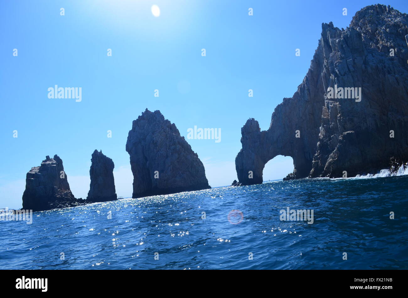 Soleil sur l'arc et les projections de roches près de Cabo San Lucas, Mexique Banque D'Images