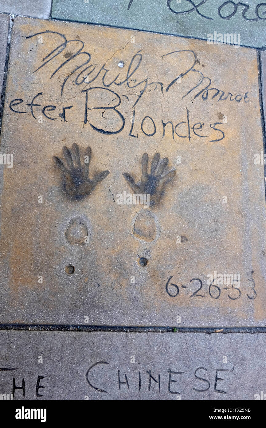 Marilyn Monroe part imprime imprime à pied et Théâtre chinois de Grauman à Hollywood, Los Angeles, Californie Banque D'Images