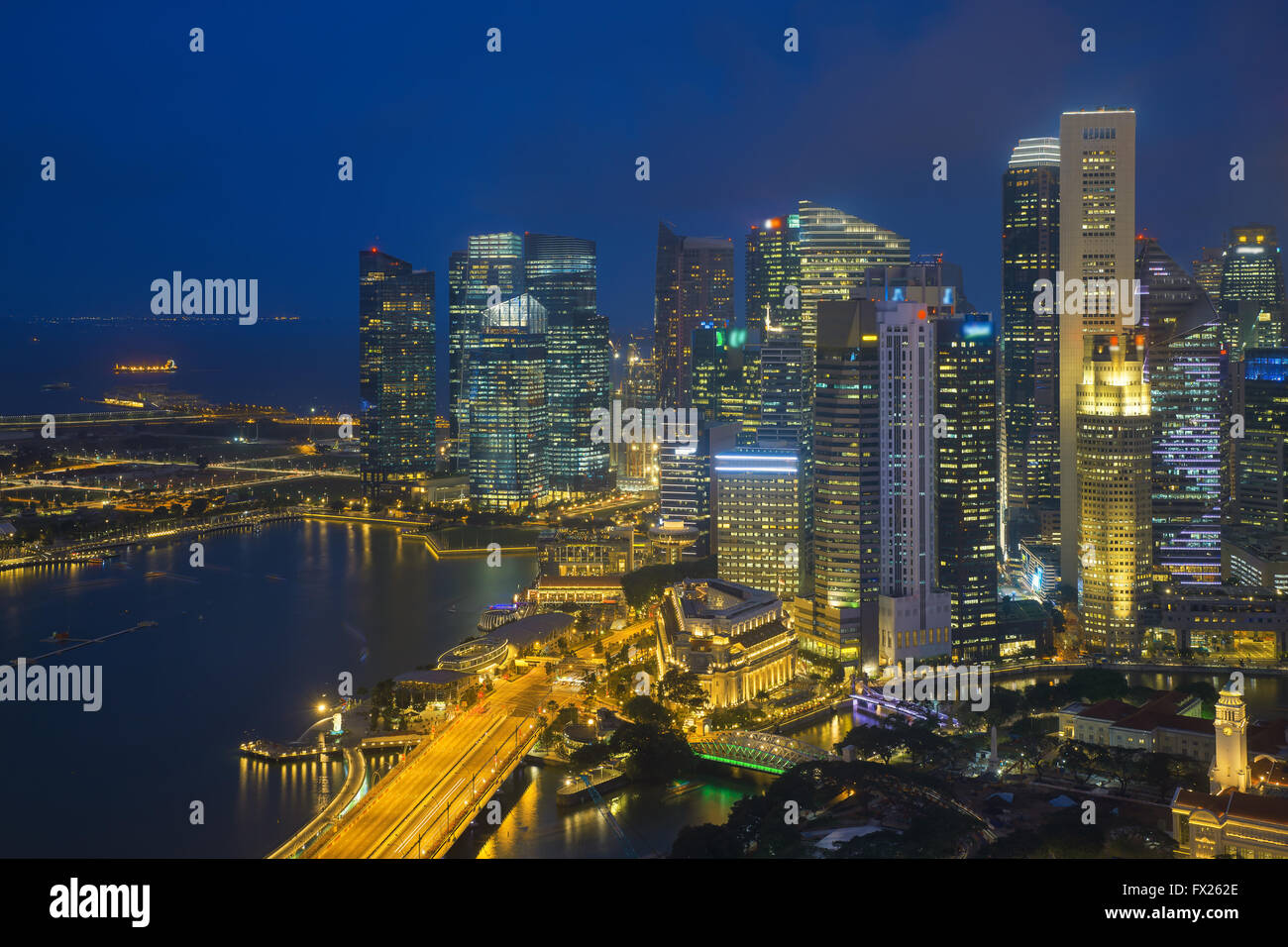 Gratte-ciel de Singapour à Marina Bay dans la nuit Banque D'Images