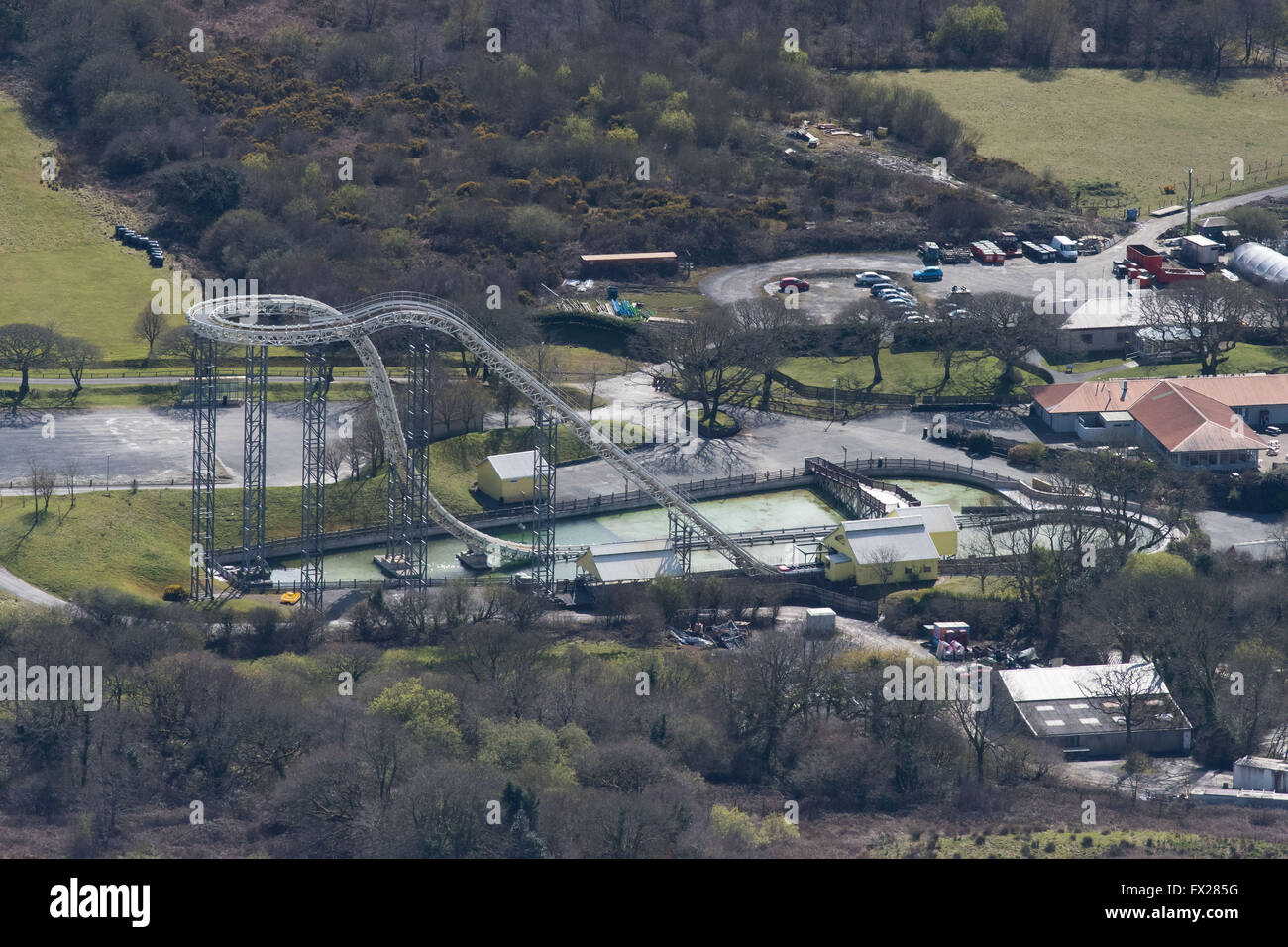 Vue aérienne de l'Hydro ride à Oakwood Theme Park à Tenby, Pembrokeshire, Pays de Galles. Banque D'Images