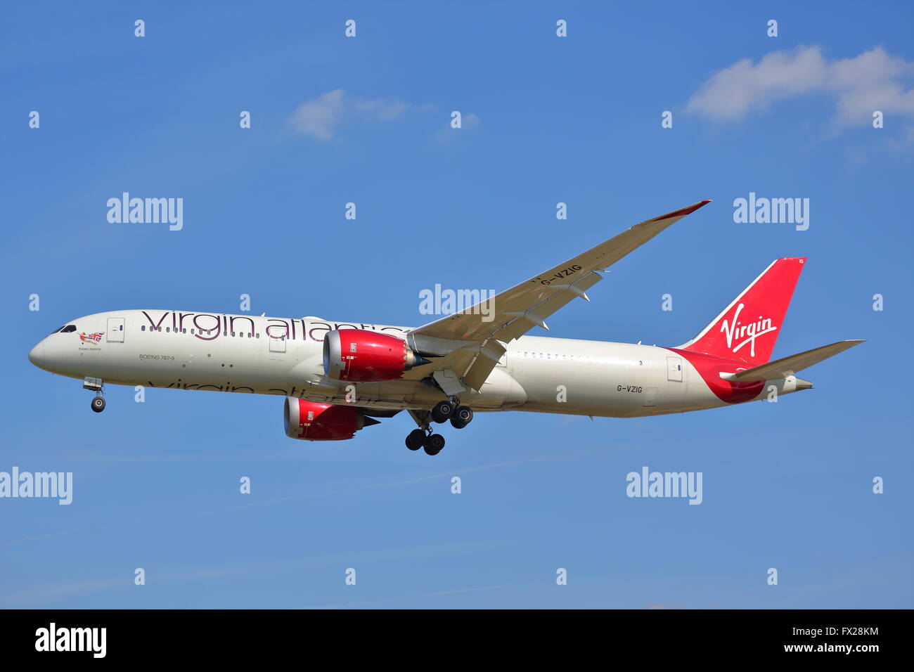 Virgin Atlantic Boeing 787-9 Dreamliner VZIG G-arrivant à l'aéroport Heathrow de Londres, UK Banque D'Images