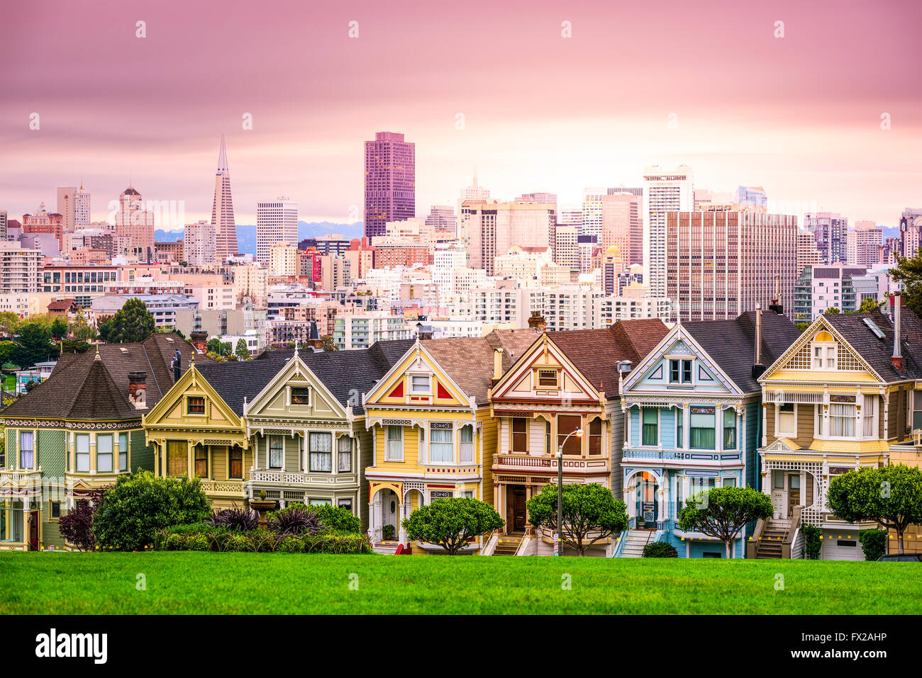 San Francisco, Californie cityscape à Alamo Square. Banque D'Images