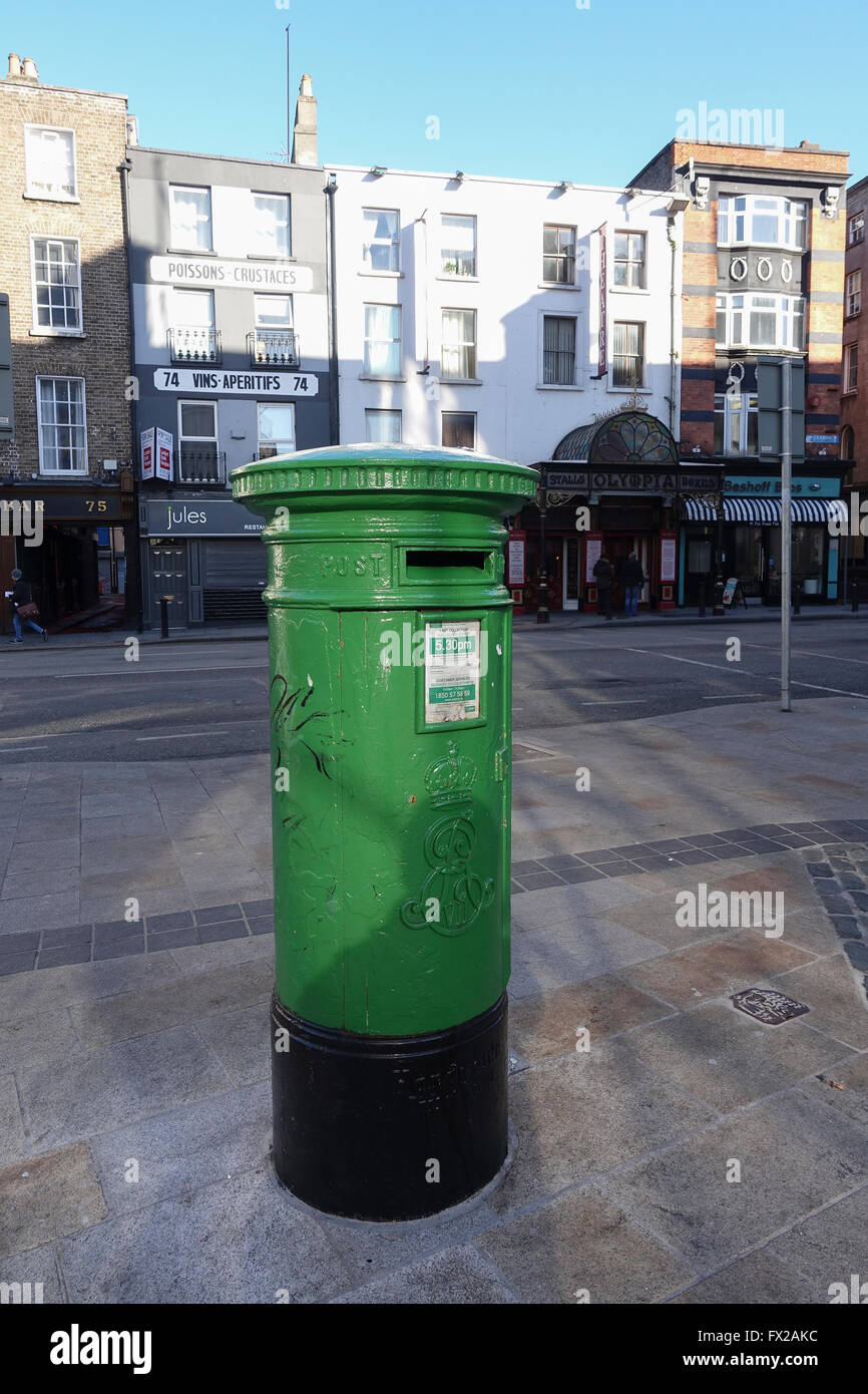 Green Post Box à Dublin, en République d'Irlande -1 Banque D'Images